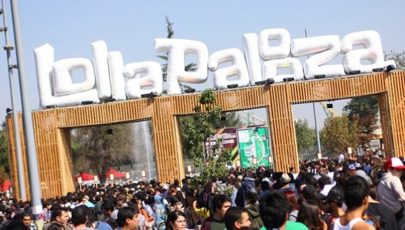 Público ingresando a Lollapalooza Chile en el Parque O’Higgins, en marzo de 2015.
